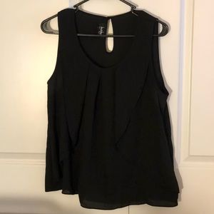 🌻Black scalloped front top